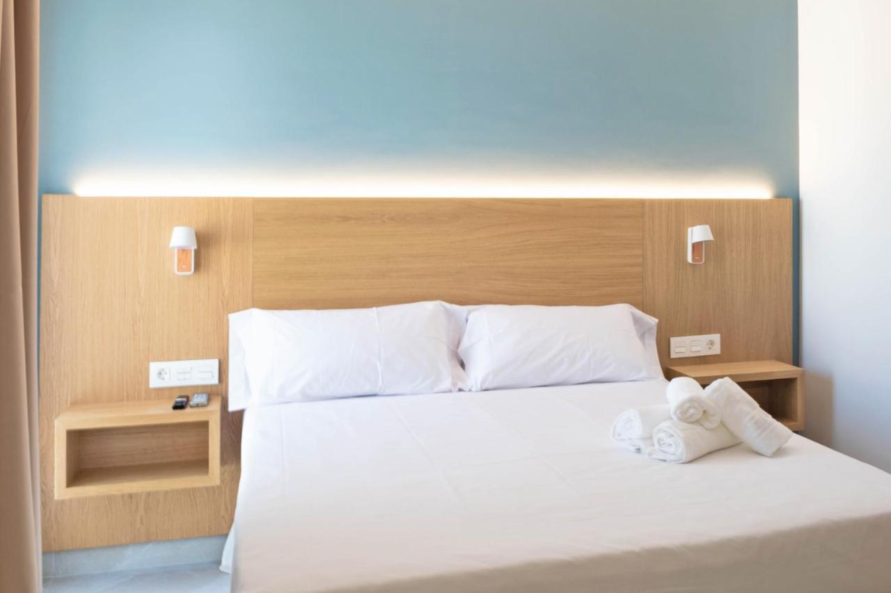 Rio Salado Conil Hostal コニル・デ・ラ・フロンテラ エクステリア 写真