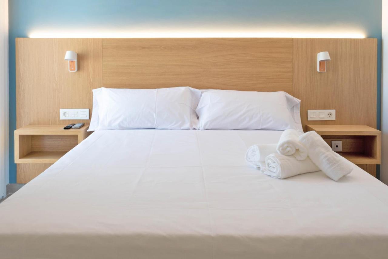 Rio Salado Conil Hostal コニル・デ・ラ・フロンテラ エクステリア 写真