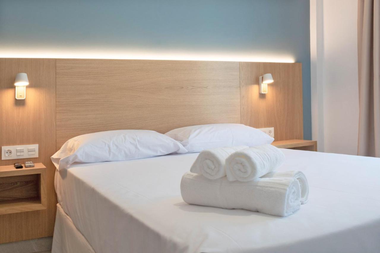 Rio Salado Conil Hostal コニル・デ・ラ・フロンテラ エクステリア 写真
