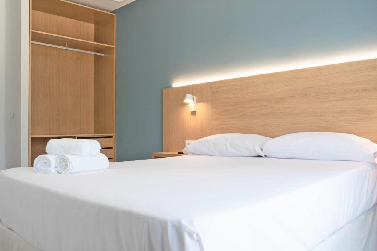Rio Salado Conil Hostal コニル・デ・ラ・フロンテラ エクステリア 写真