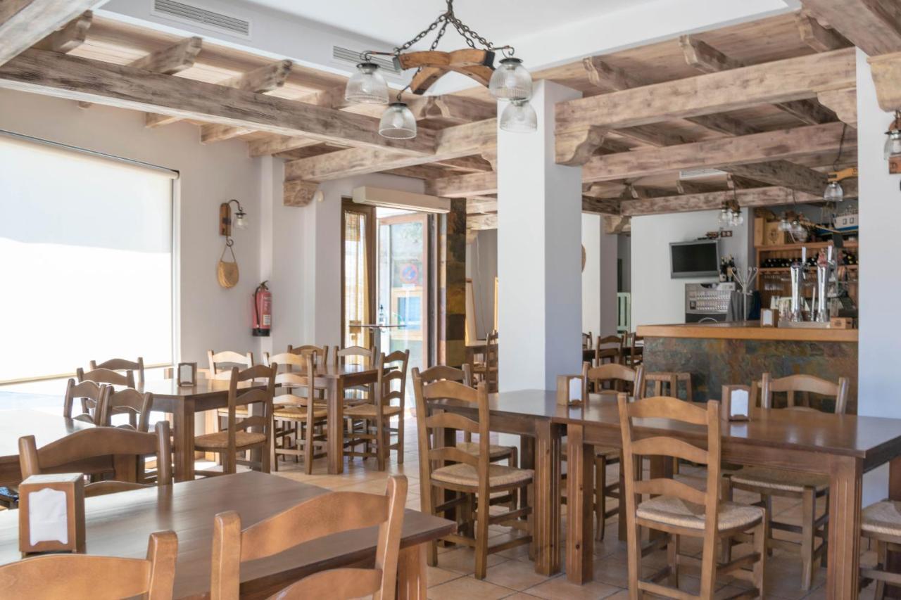 Rio Salado Conil Hostal コニル・デ・ラ・フロンテラ エクステリア 写真