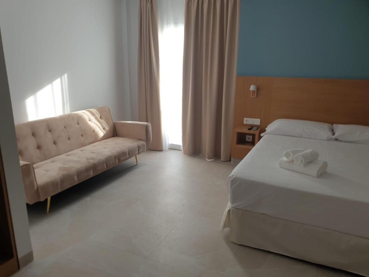 Rio Salado Conil Hostal コニル・デ・ラ・フロンテラ エクステリア 写真