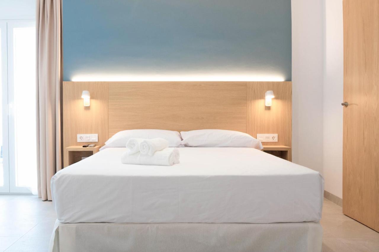 Rio Salado Conil Hostal コニル・デ・ラ・フロンテラ エクステリア 写真